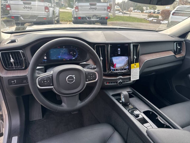 2022 Volvo XC60 B5 Momentum