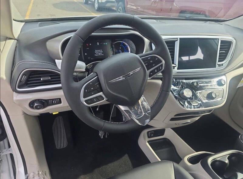 2023 Chrysler Pacifica Plug-In Hybrid Touring L