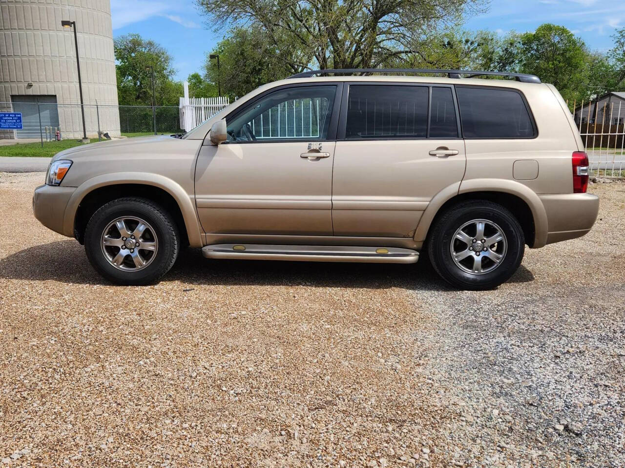 2005 Toyota Highlander for sale at AUTHE VENTURES AUTO in Red Oak, TX