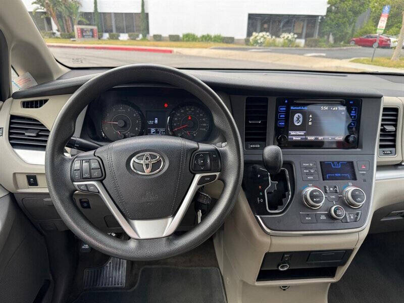 2015 Toyota Sienna LE 8-Passenger