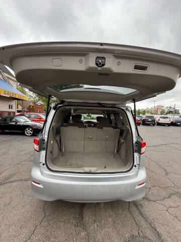 2017 Nissan Quest SV