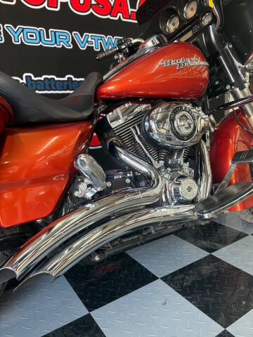 2011 Harley-Davidson FLHX 103
