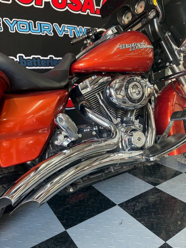 2011 Harley-Davidson FLHX 103