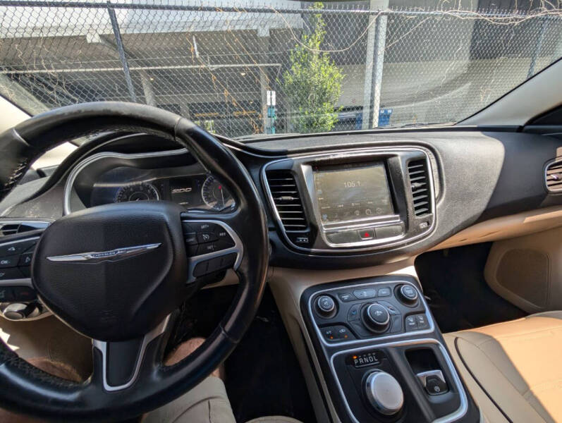 2015 Chrysler 200 Limited