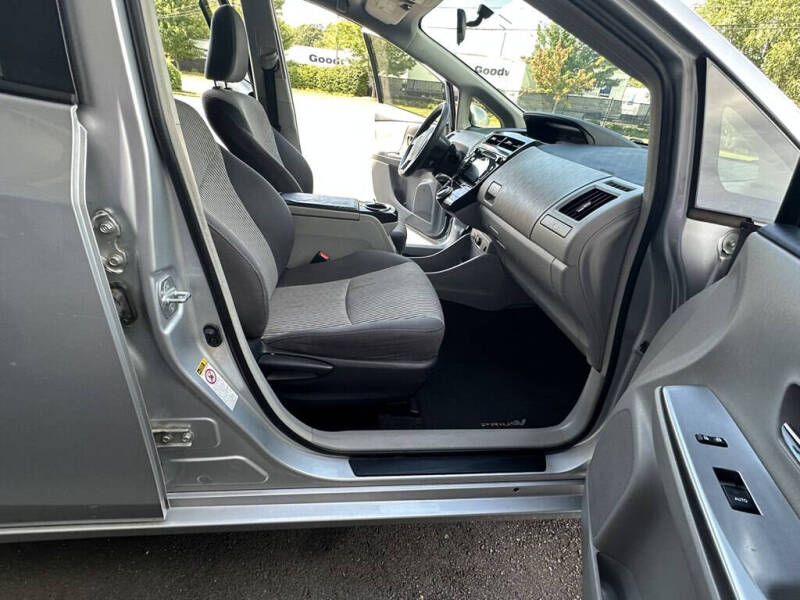 2015 Toyota Prius v Two