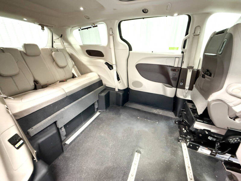 2021 Chrysler Pacifica Touring L