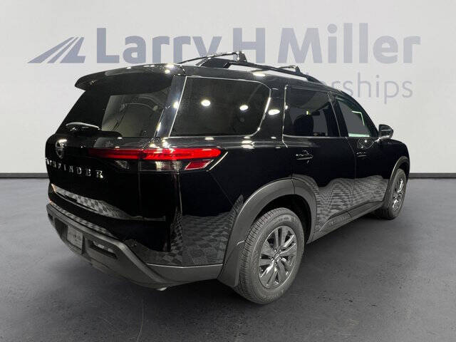 2025 Nissan Pathfinder SV