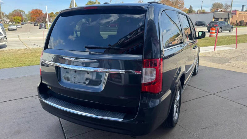 2014 Chrysler Town and Country Touring