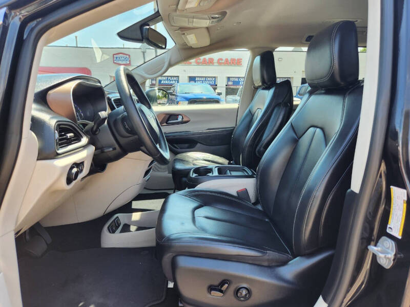 2020 Chrysler Voyager LXi