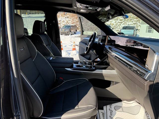 2025 Cadillac Escalade ESV Sport