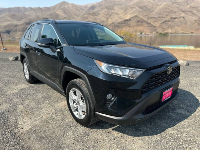 2021 Toyota RAV4 XLE's photo