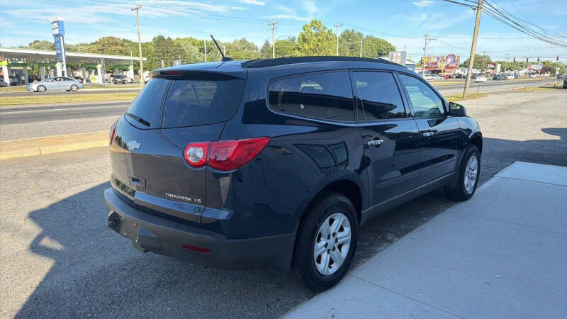 2011 Chevrolet Traverse LS