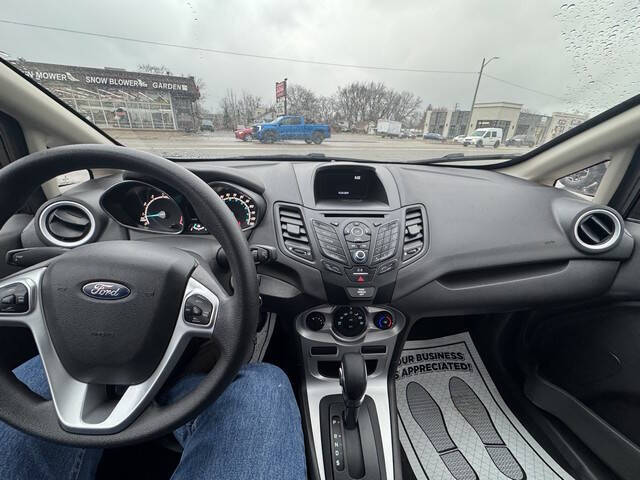 2019 Ford Fiesta SE photo 14