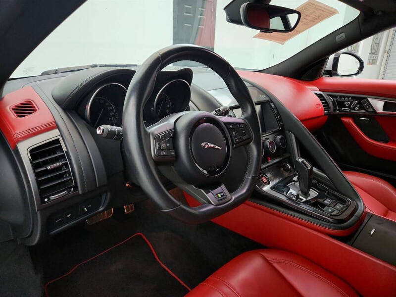 2016 Jaguar F-TYPE R
