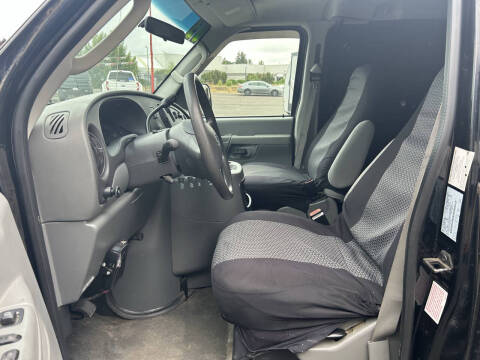 2003 Ford E-Series E-150 Base