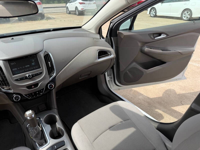 2017 Chevrolet Cruze LT Auto