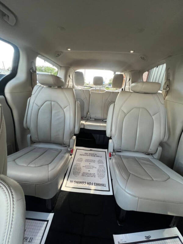 2017 Chrysler Pacifica Touring-L Plus