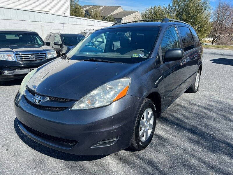 2006 Toyota Sienna for sale at LITITZ MOTORCAR INC. in Lititz PA