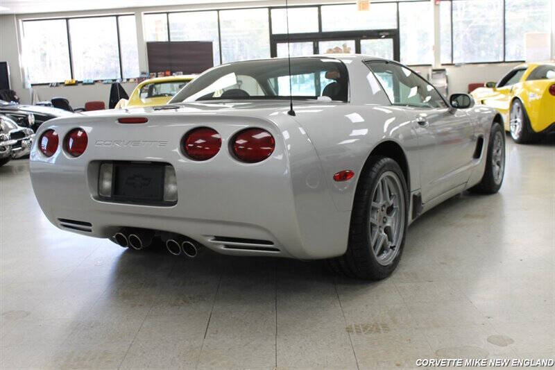 2004 Chevrolet Corvette 16