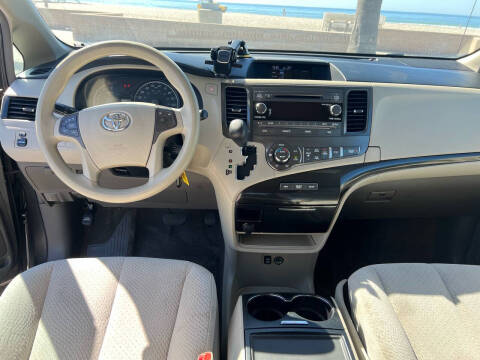 2014 Toyota Sienna LE 8-Passenger