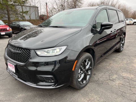 2023 Chrysler Pacifica for sale at Louisburg Garage, Inc. in Cuba City WI