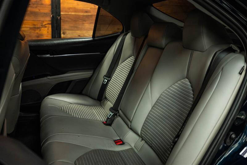 2020 Toyota Camry Hybrid SE