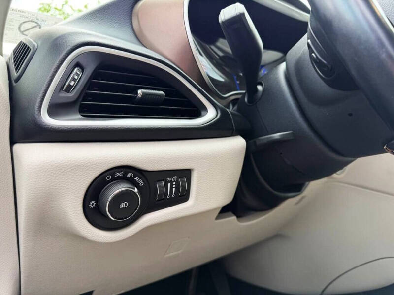 2017 Chrysler Pacifica Touring Plus