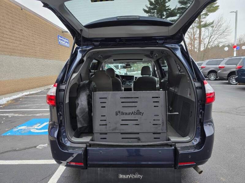 2019 Toyota Sienna XLE 8-Passenger