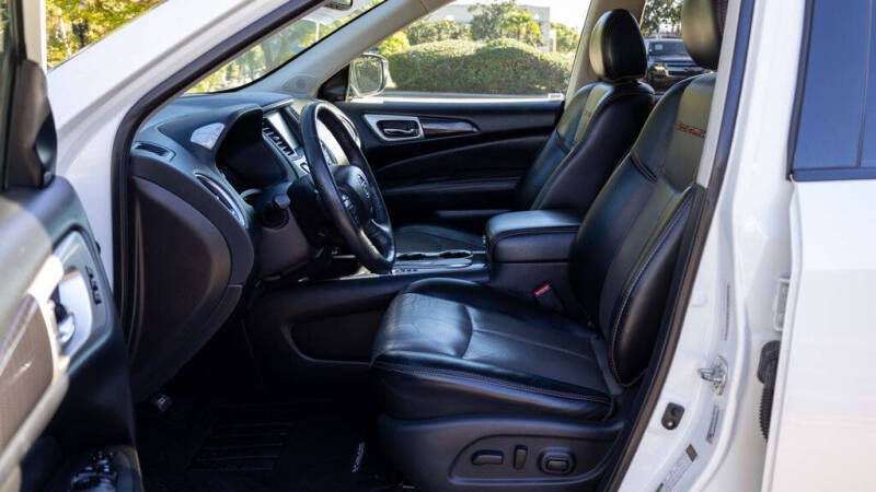 2019 Nissan Pathfinder SL