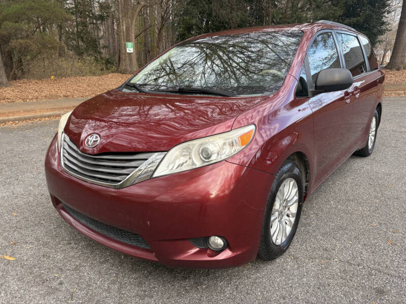 2014 Toyota Sienna XLE 7-Passenger Auto Access Seat