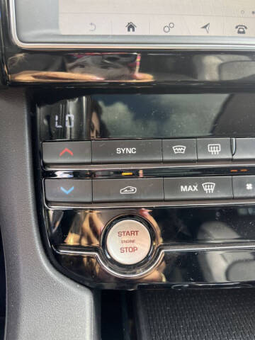 2019 Jaguar F-PACE 25t Premium