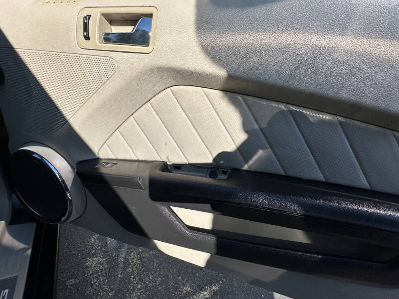 2011 Ford Mustang V6 Premium