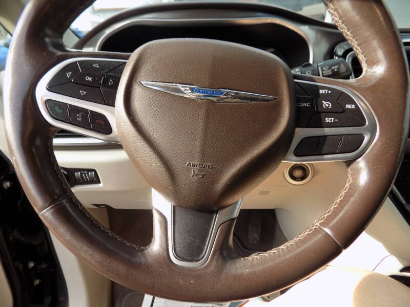 2017 Chrysler Pacifica Touring-L Plus