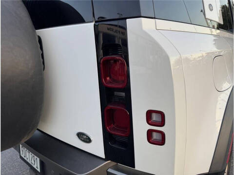 2022 Land Rover Defender 110 X-Dynamic SE