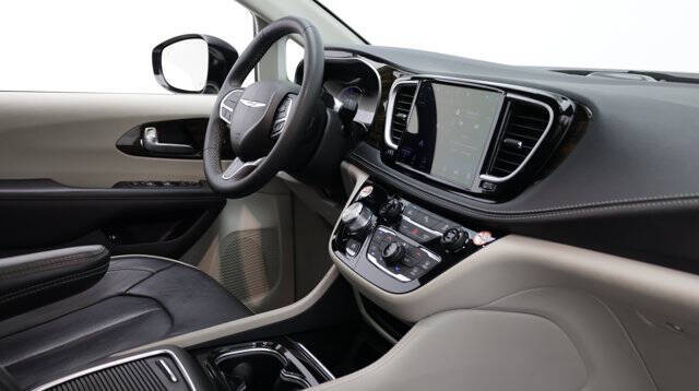 2023 Chrysler Pacifica Plug-In Hybrid Limited