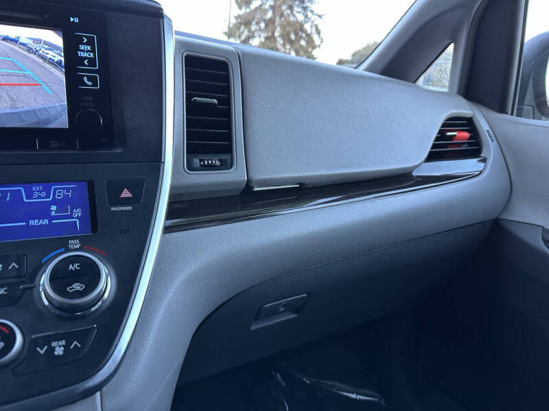 2016 Toyota Sienna XLE Premium 7-Passenger