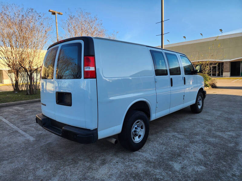 2022 Chevrolet Express 2500