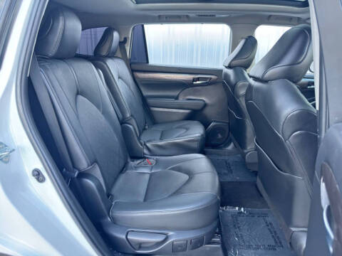 2022 Toyota Highlander Platinum