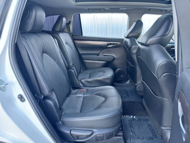 2022 Toyota Highlander Platinum