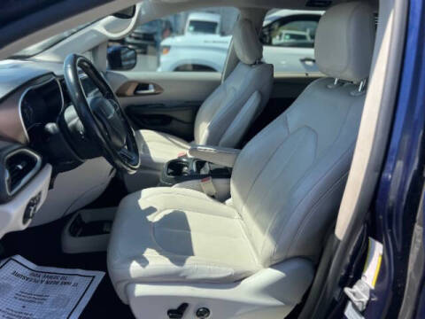 2017 Chrysler Pacifica Touring-L