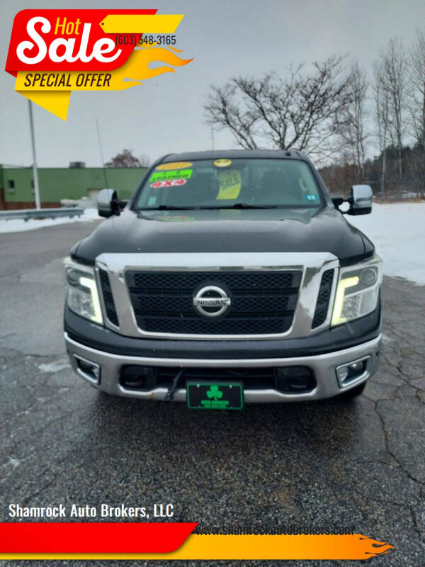 2017 Nissan Titan SL's photo