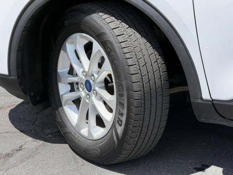 2020 Ford Escape SE