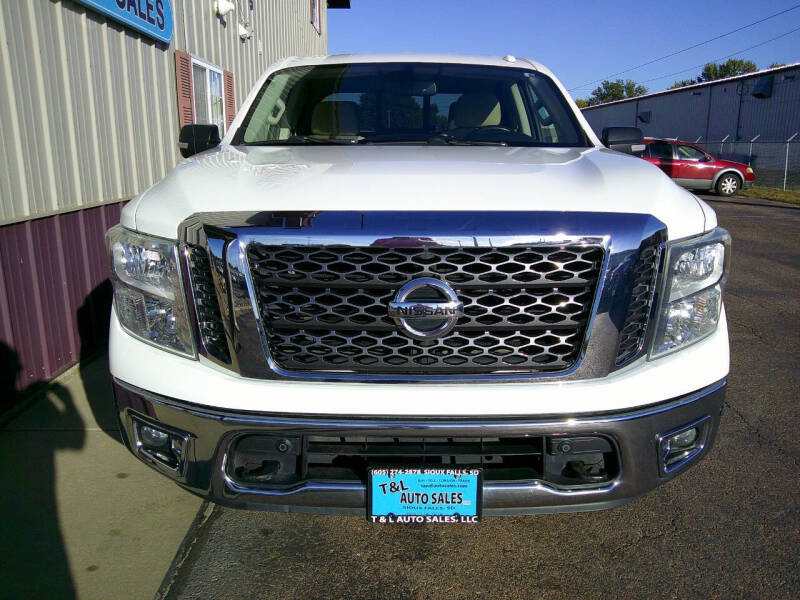 2017 Nissan Titan SV