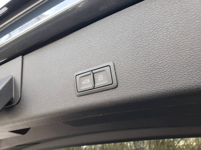 2019 Audi e-tron quattro Prestige