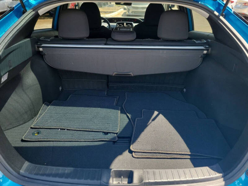 2022 Toyota Prius LE