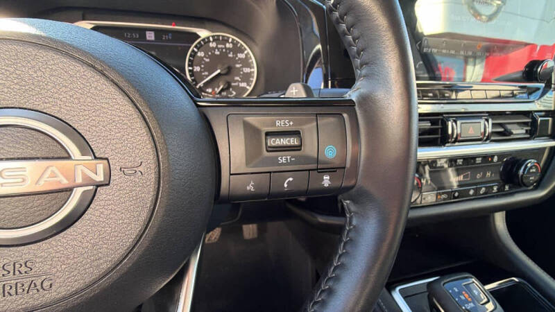 2022 Nissan Pathfinder SL