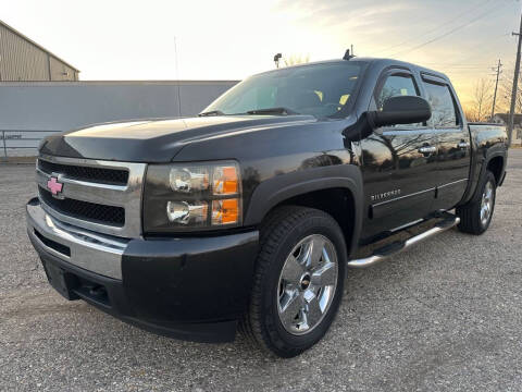 2010 Chevrolet Silverado 1500 for sale at The Car Mart in Milford IN