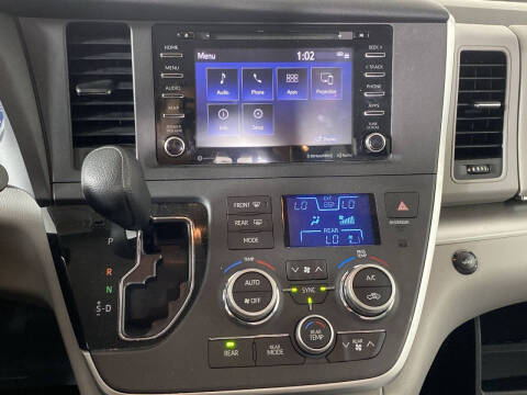 2020 Toyota Sienna LE 8-Passenger