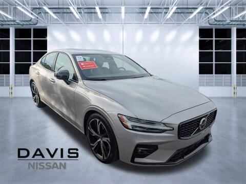 2024 Volvo S60 B5 Plus Dark Theme