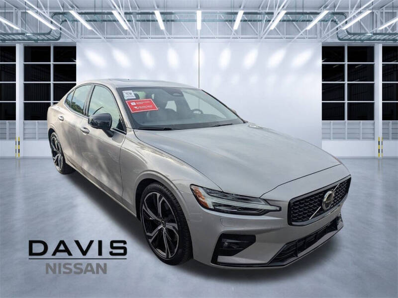 2024 Volvo S60 B5 Plus Dark Theme